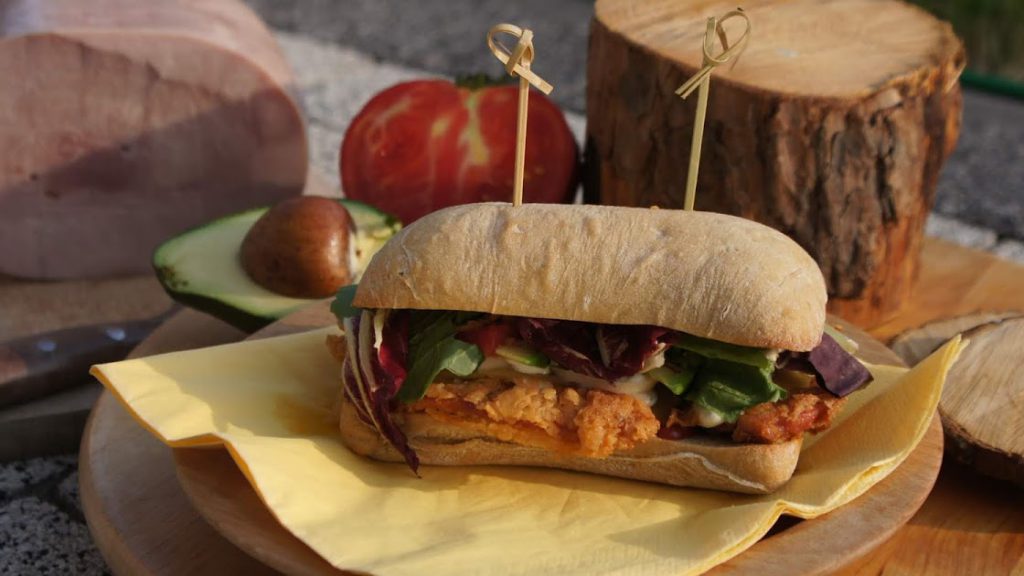 Ciabatta z panierowaną włoską szynką