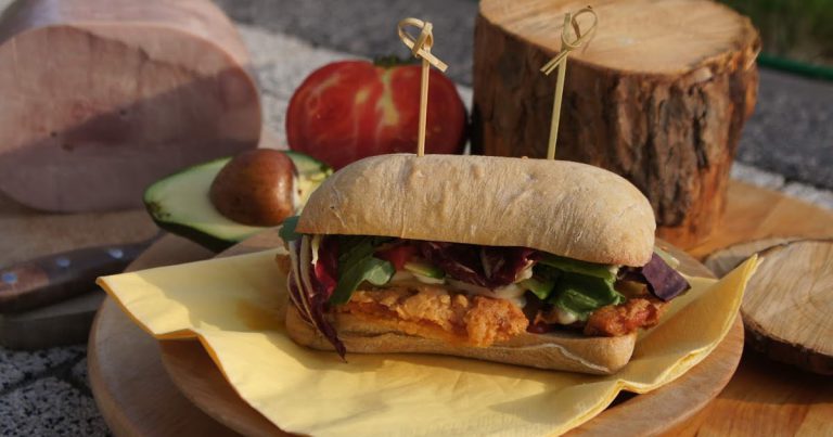 Ciabatta z panierowaną włoską szynką