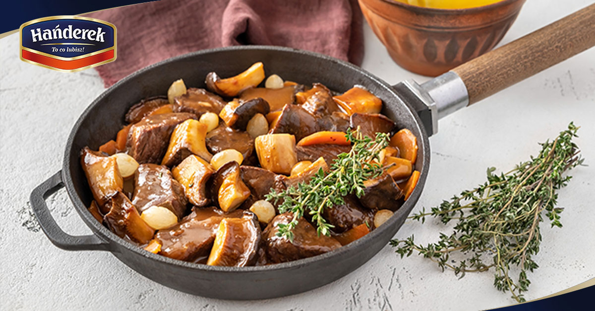 Bitki wołowe z grzybowym sosem – pyszne danie mięsne idealne na świąteczny stół